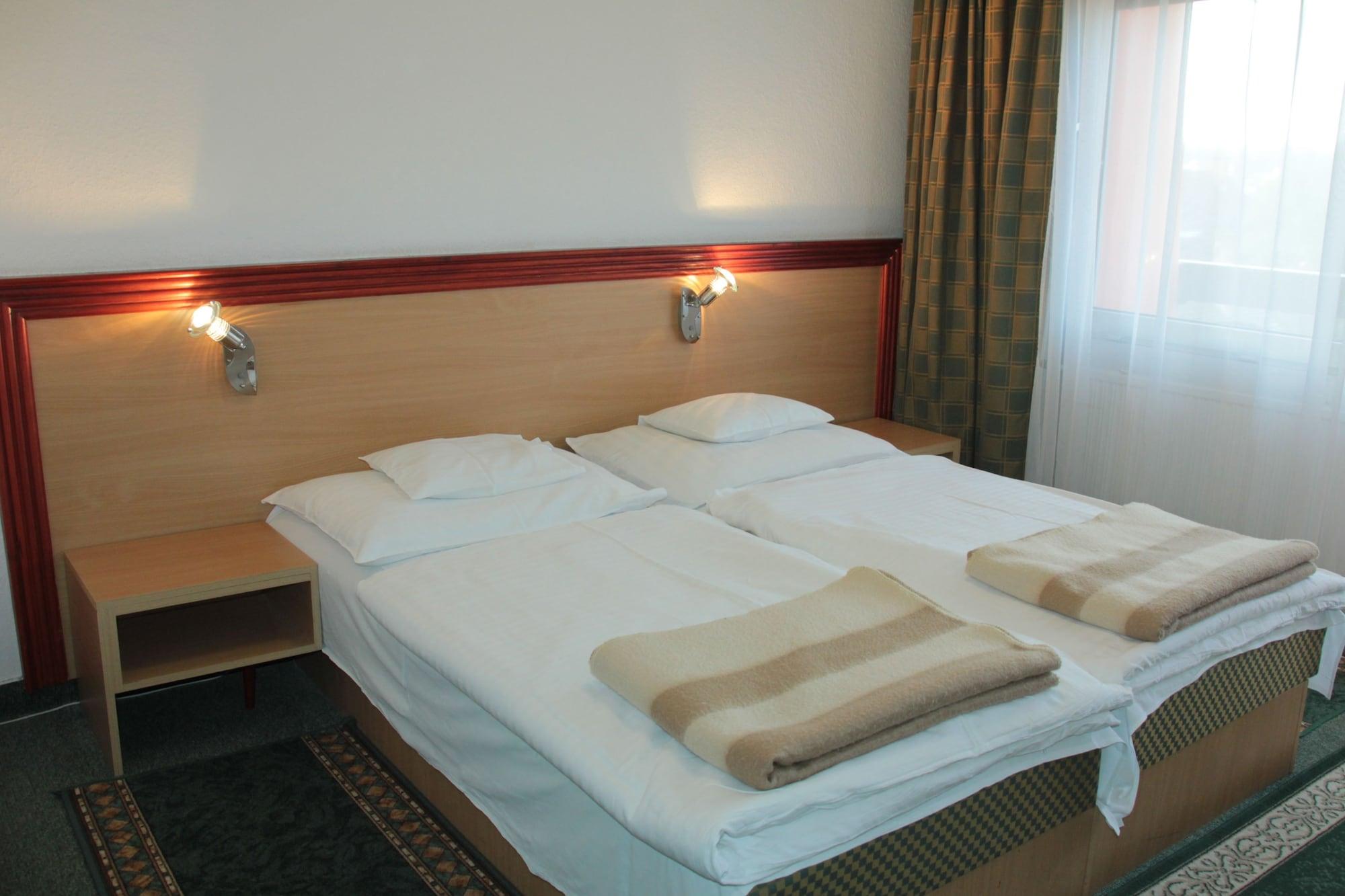 Tisza Sport Hotel แซแก็ด ภายนอก รูปภาพ
