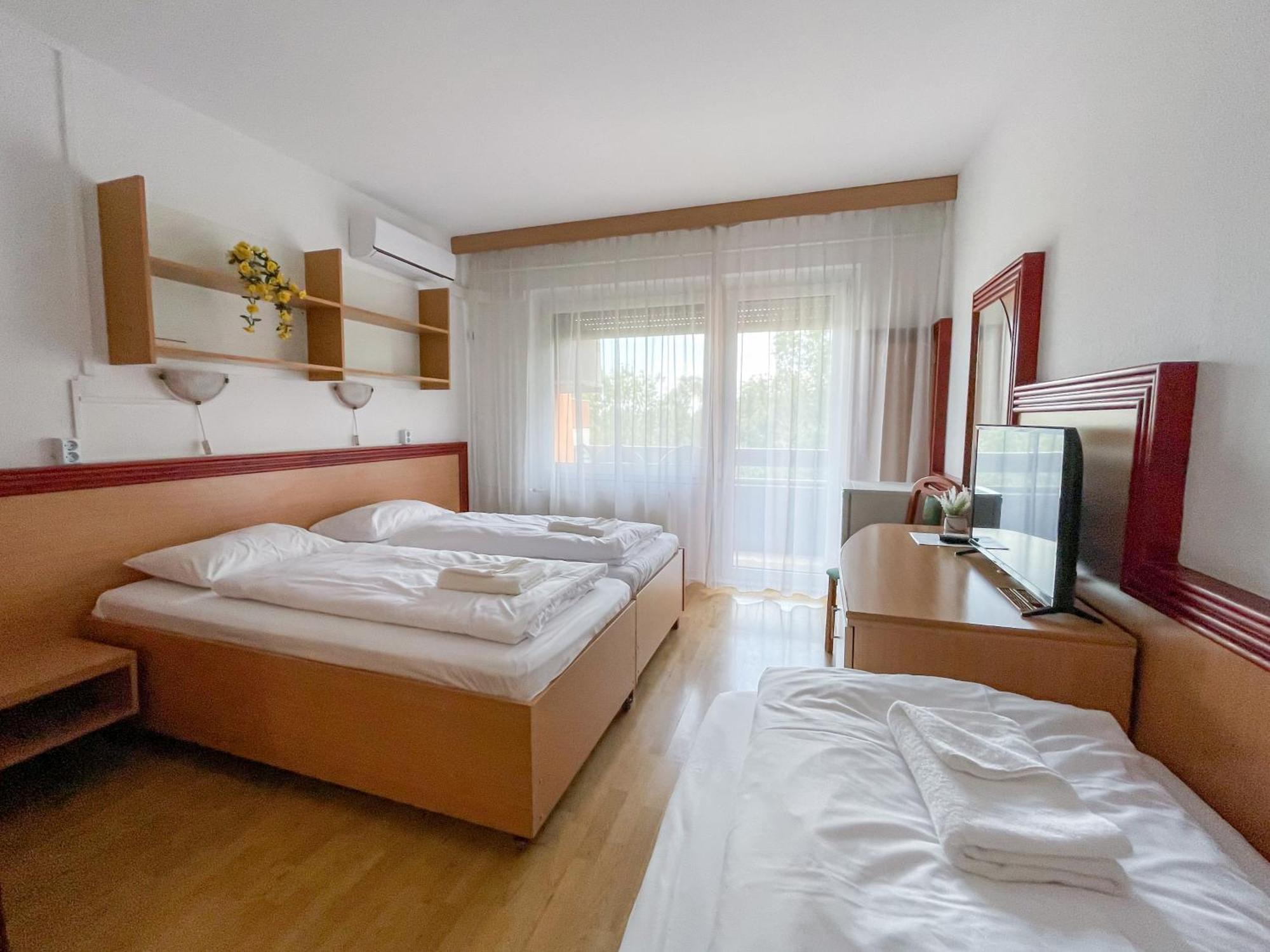 Tisza Sport Hotel แซแก็ด ภายนอก รูปภาพ